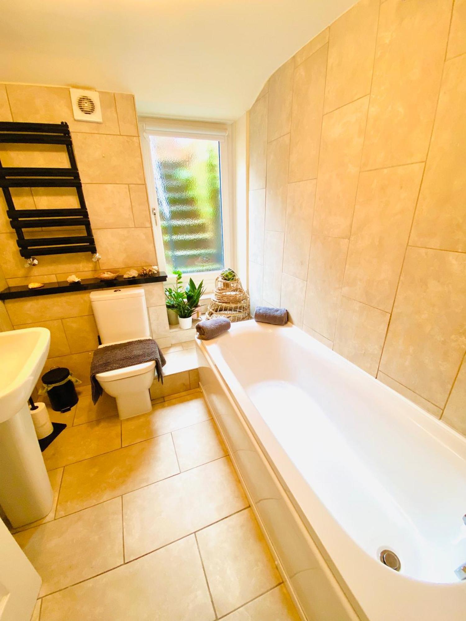 Vere House, 1, Spacious & Great Location * Scarborough